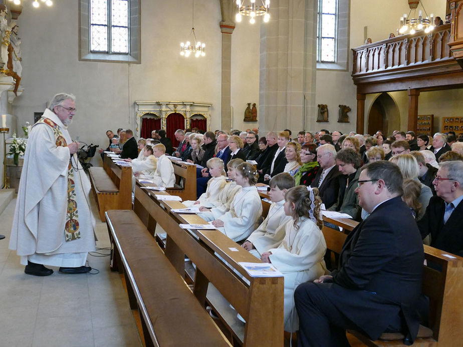 1. Heilige Kommunion in St. Crescentius (Foto: Karl-Franz Thiede)